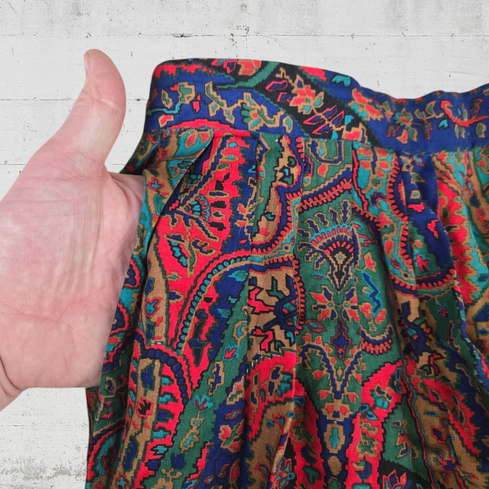 1970s Vintage Paisley Tapestry Red Blue Pleated Midi Skirt Made in USA Size 8 - Picture 10 of 11